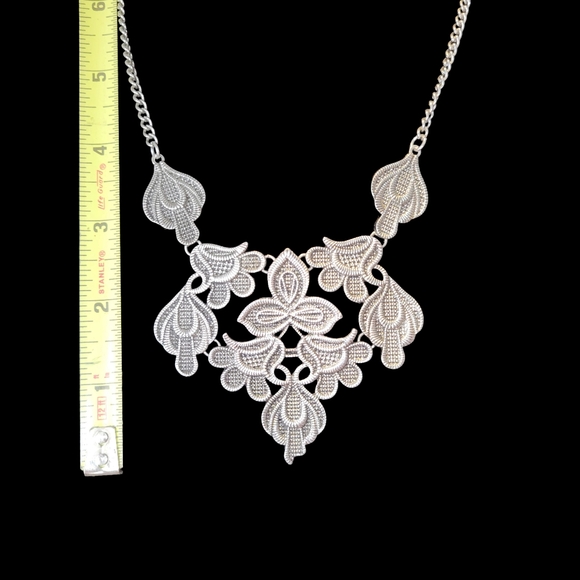 Vintage Inspired Silver Tone Filigree Lace Floral Bib Statement Necklace - Picture 3 of 5